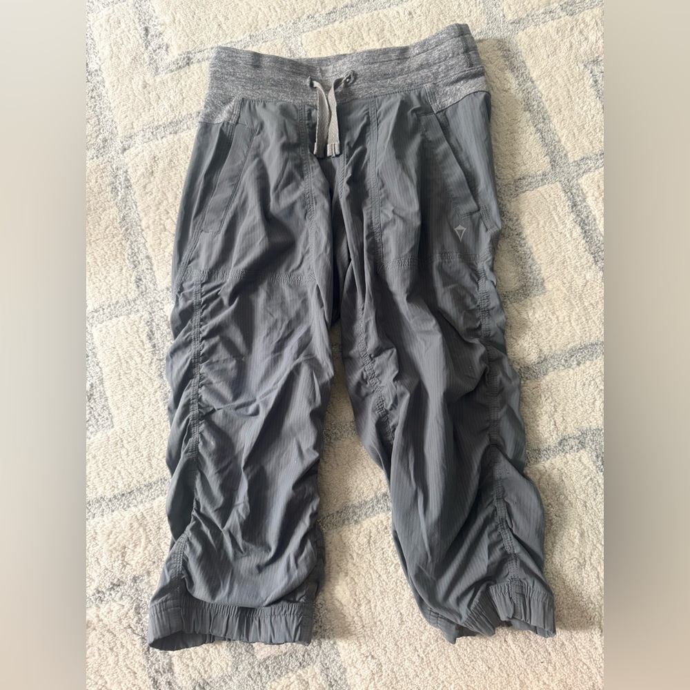 Ivivva by LuLulemon Dance Studio Crop Jogger sz 8